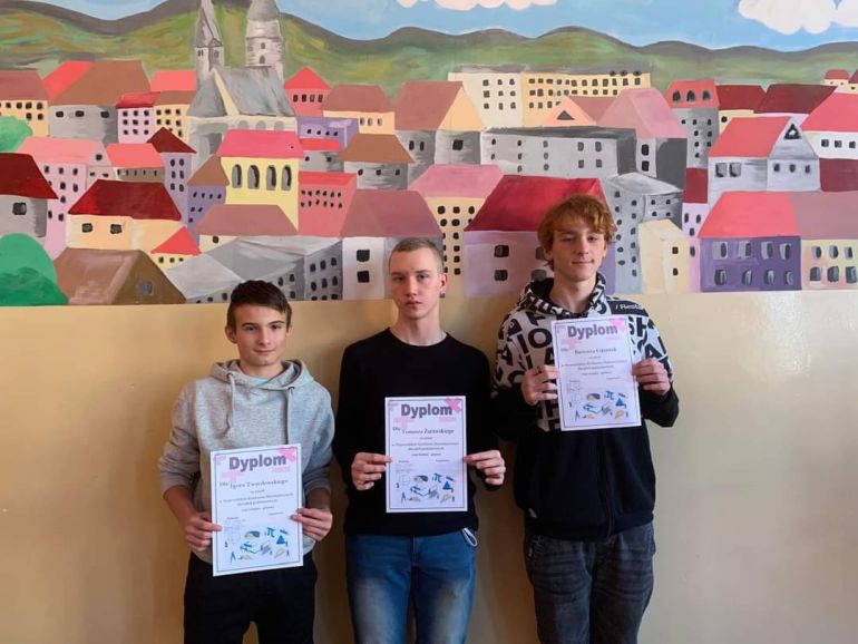 Opis alternatywny powinien przekazać treść ilustracji